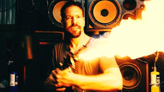 技术宅自制《辐射4》一比一火焰刀