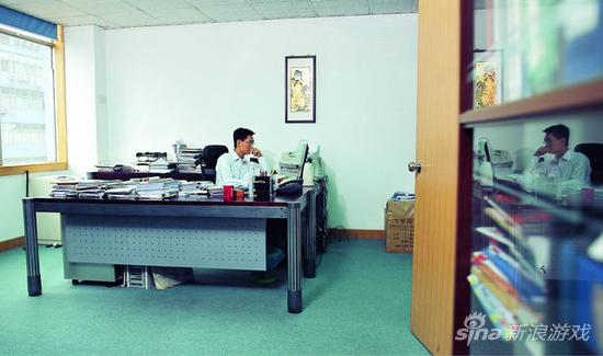 马化腾在早期的办公室马化腾在早期的办公室