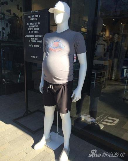 是谁把他的肚子搞大的！