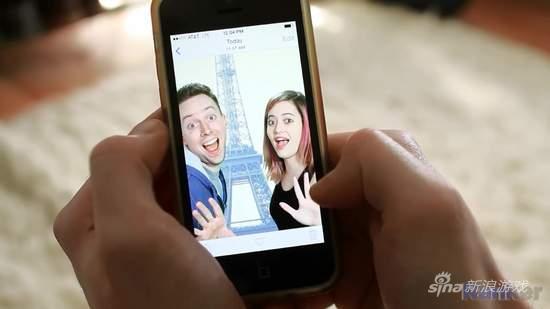 看着过去自己和女朋友的幸福时光