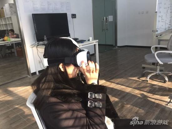新浪游戏记者体验《Finding VR》
