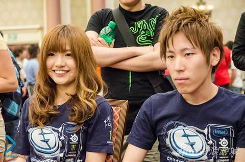 街霸职业玩家ももち和チョコ两人