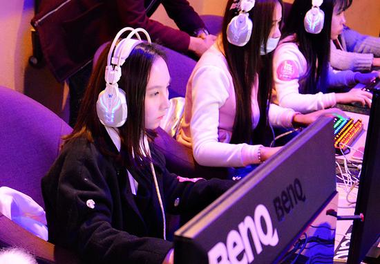 比颜值更高的是实力 明基电竞馆助力妹子杯城市巡回赛