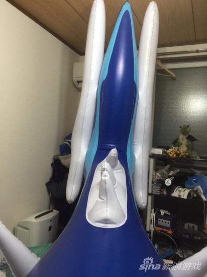 这位玩家估计只能每天趴在上面睡觉了