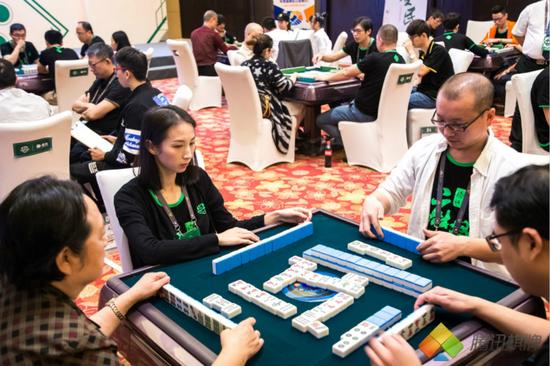 麻将比赛现场图