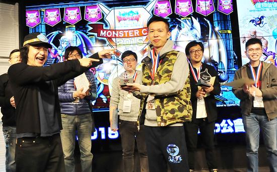 《MVP颁奖照片》