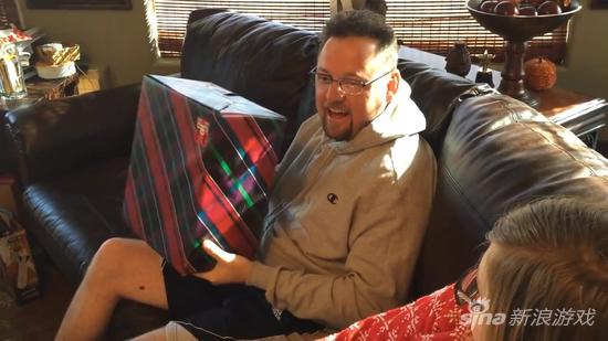 老爹拿到机器的时候别提多开心了