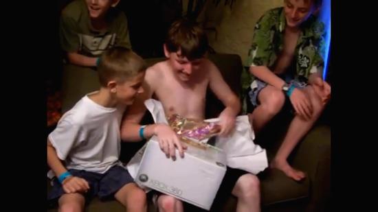 作者小时候就遭到父亲的恶搞