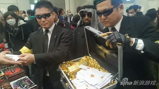 这满箱的金条真的是要闪瞎啦