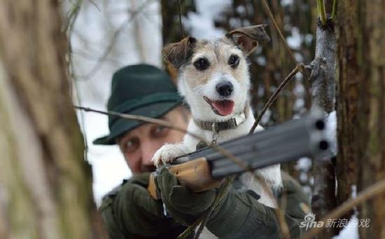 往左边一点，对了对了，准备开抢吧菜鸟。