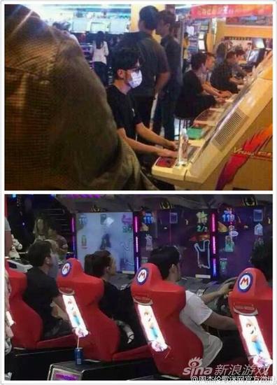 周董专心致志打电动，老婆在一旁观看