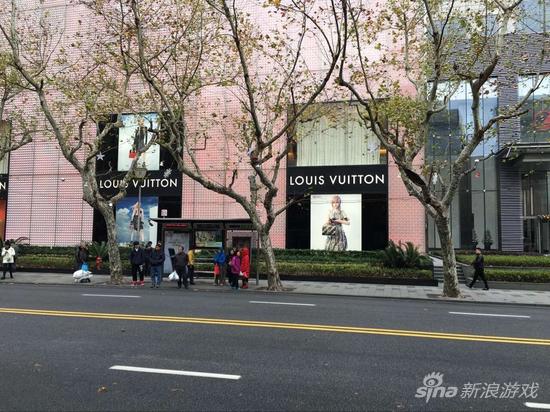 上海街头已经出现了雷霆代言LV的巨幅海报