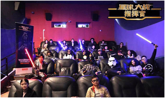 星战电影就是要带着光剑头盔看