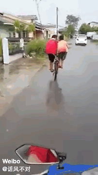 看了好几分钟他俩都没掉下去