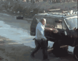 难道是从拳皇里学的？