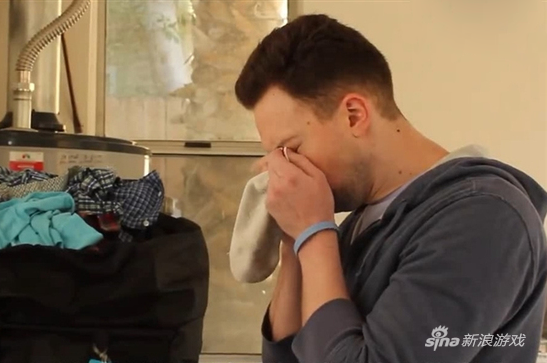 男子网吧打游戏忘了孩子 幼童独自在家险酿成坠楼悲剧