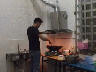 当你专心致志做一件事的时候，的确很容易被外围所惊吓，例如花式撸管的时候

爸妈打开了我的房门~