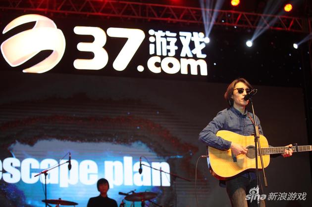 逃跑计划乐队献唱三七互娱年会