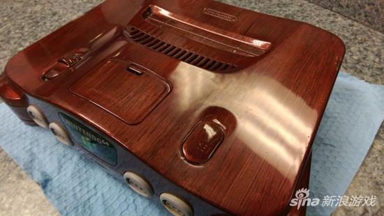 国外玩家手工打造高大上艺术级N64主机