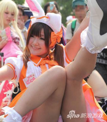 猥琐下流！ Coser穿着暴露遭游客举报