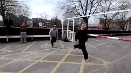 你跟他们不是一路人，以后别在一起玩了