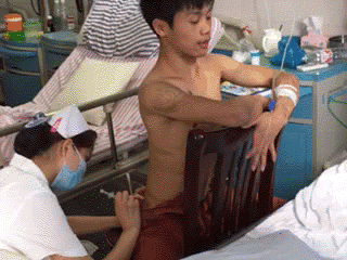 把图片下半部分的医生挡住再看更带感