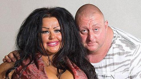 英国女子花百万整容变漫画人