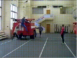 美国队长还拉了一下梯子的拉绳