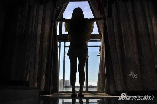 沈曼每天的生活是从下午三点开始的