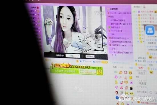 每天六点沈曼都会坐在电脑前开始直播