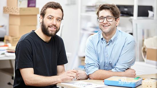 Cubetto的设计者Matteo Loglio和Filippo Yacob