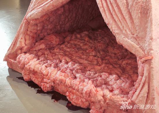 旁边还有血滴出来啊！