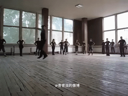 我跑都没他跪着蹭的快