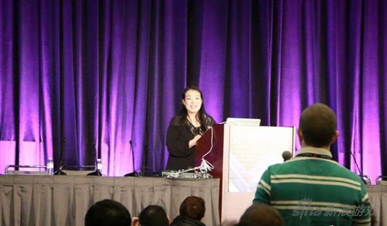 主讲者与现场游戏开发者交流面对山寨游戏的因应之道