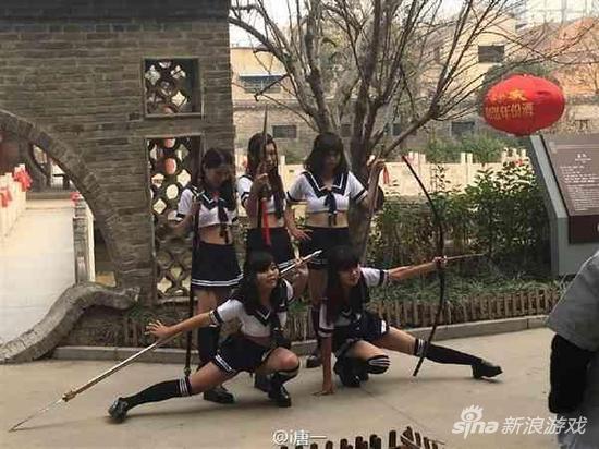 Sunshine身穿情趣制服玩Cos 群众均喊闪瞎眼