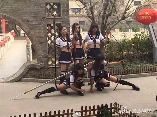 Sunshine身穿情趣制服玩Cos 群众均喊闪瞎眼