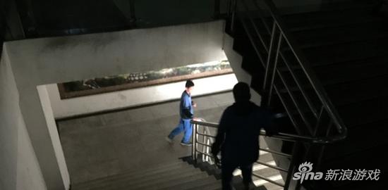 周五中午2点多，穿校服的学生匆忙从网吧离开