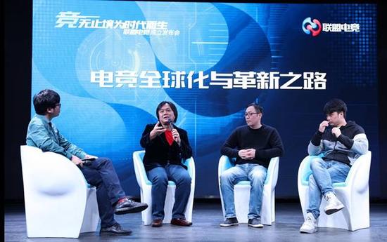 现场访谈（右起李晓峰、黄锋、伍国樑、陈光龙）