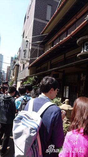 竹むら已被教徒包围