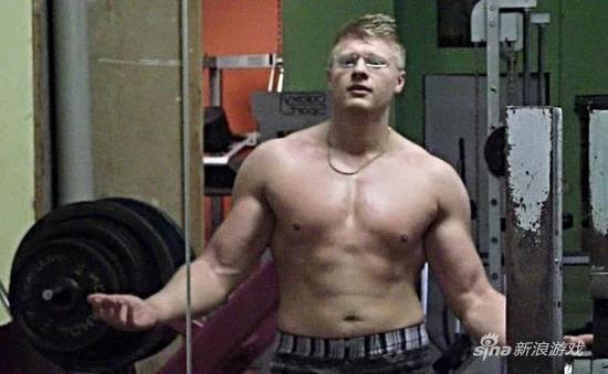 这么壮实一定是因为“我练功发自真心”。