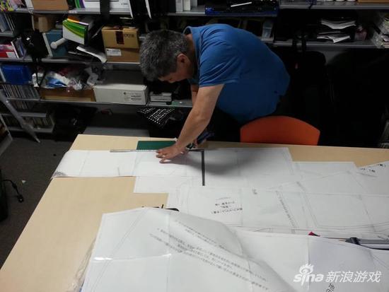 如果爱请深爱 日本“死宅”教授穿Cosplay装上课