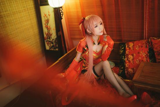 旗袍美少女的渔网袜情结 周三cosplay福利图