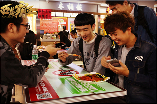 图3：你别说，小编真看到有几位壮士正要下口