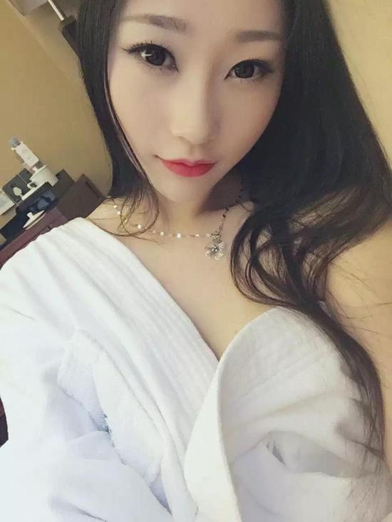 胸大任性d罩杯lol美女玩家讲述她与游戏的故事