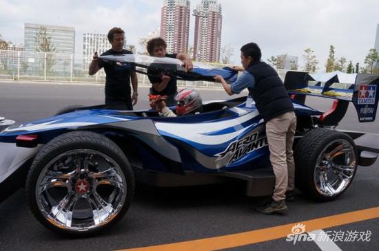 以大欺小 田宫将迷你四驱车与神还原四驱车竞速