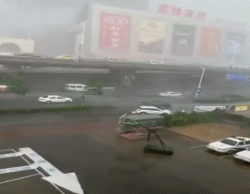 篮球架：情不自禁要跟着箭头走