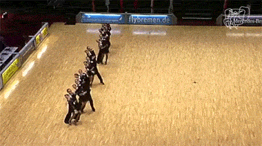 “馆长，地扫干净了，工资怎么算？”