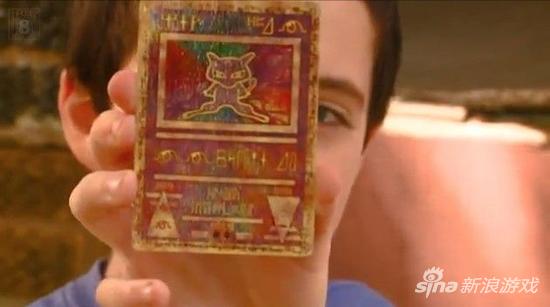 男孩精灵宝可梦卡片被抢 警官追回并送限量卡