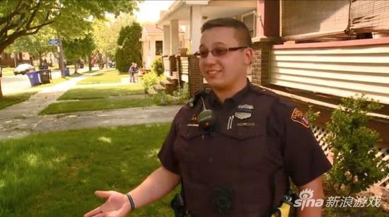 男孩精灵宝可梦卡片被抢 警官追回并送限量卡