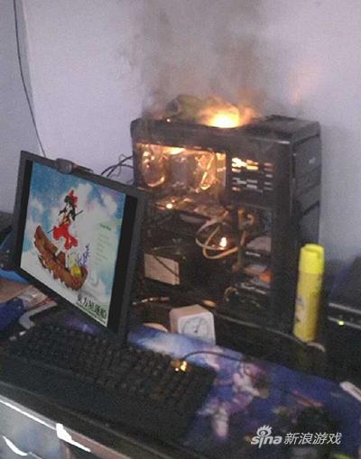 快用旁边那瓶喷剂灭火